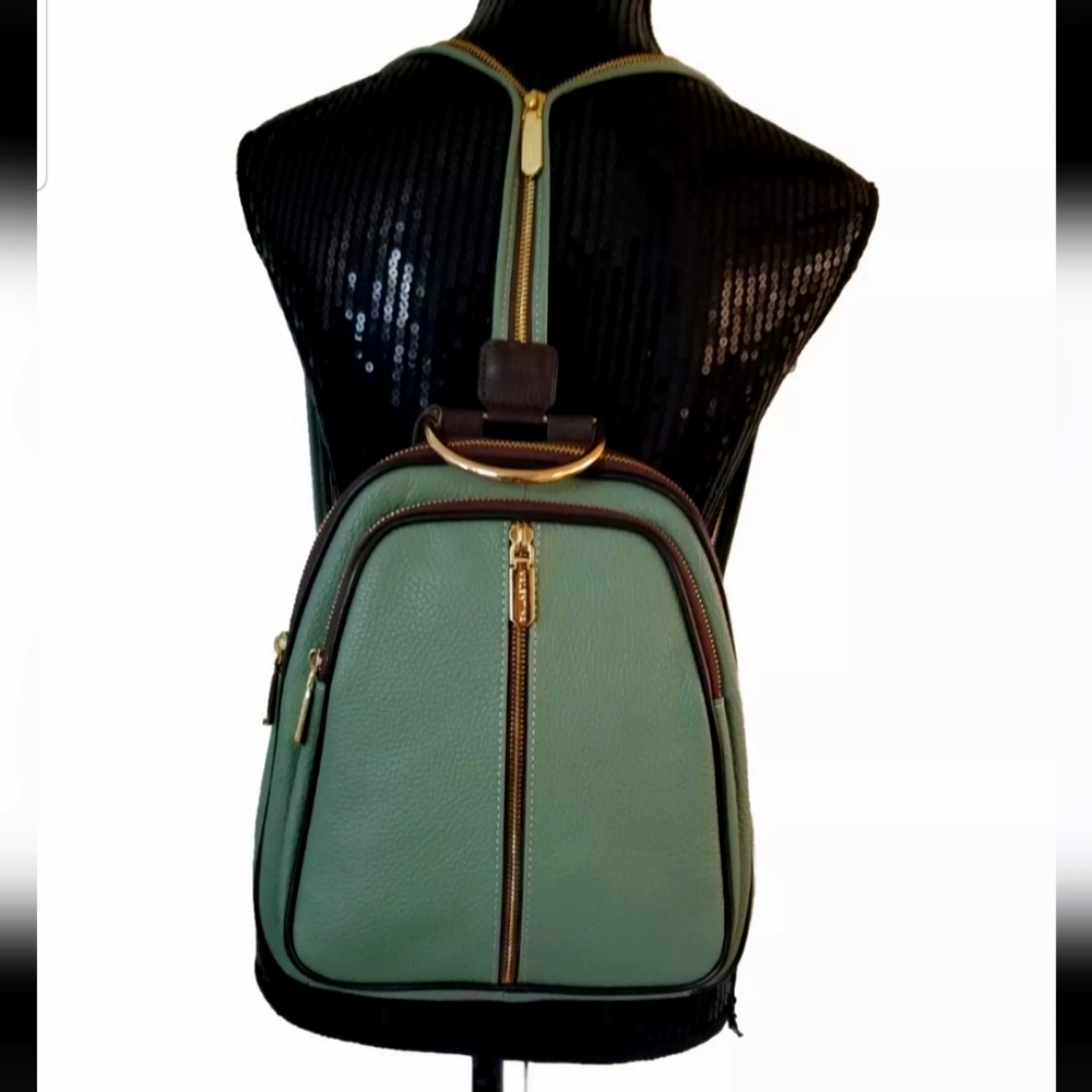 NWT 🇮🇹 Valentina Italian Green Pebbled leather Sling Backpack/Shoulder Bag